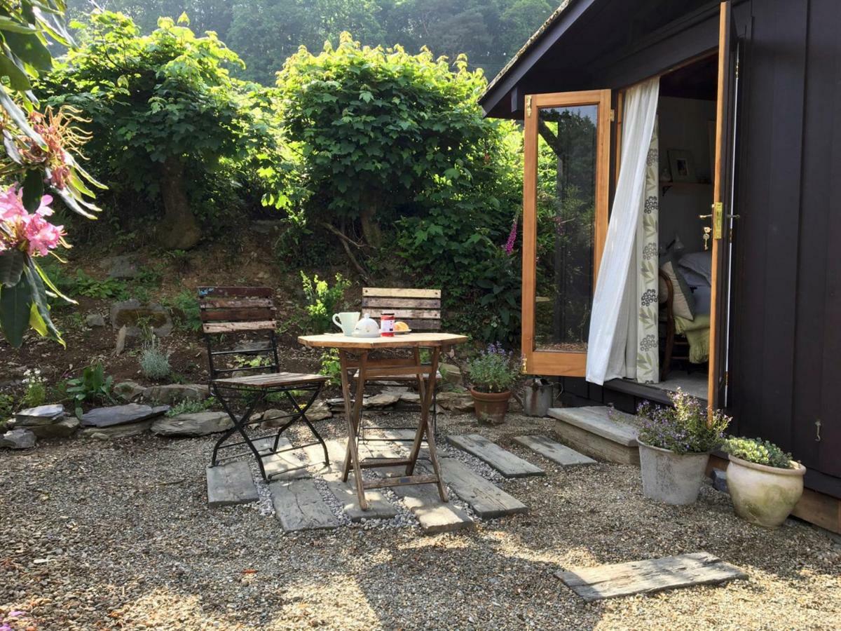 Little Kestrel Cabin Pennal Bagian luar foto